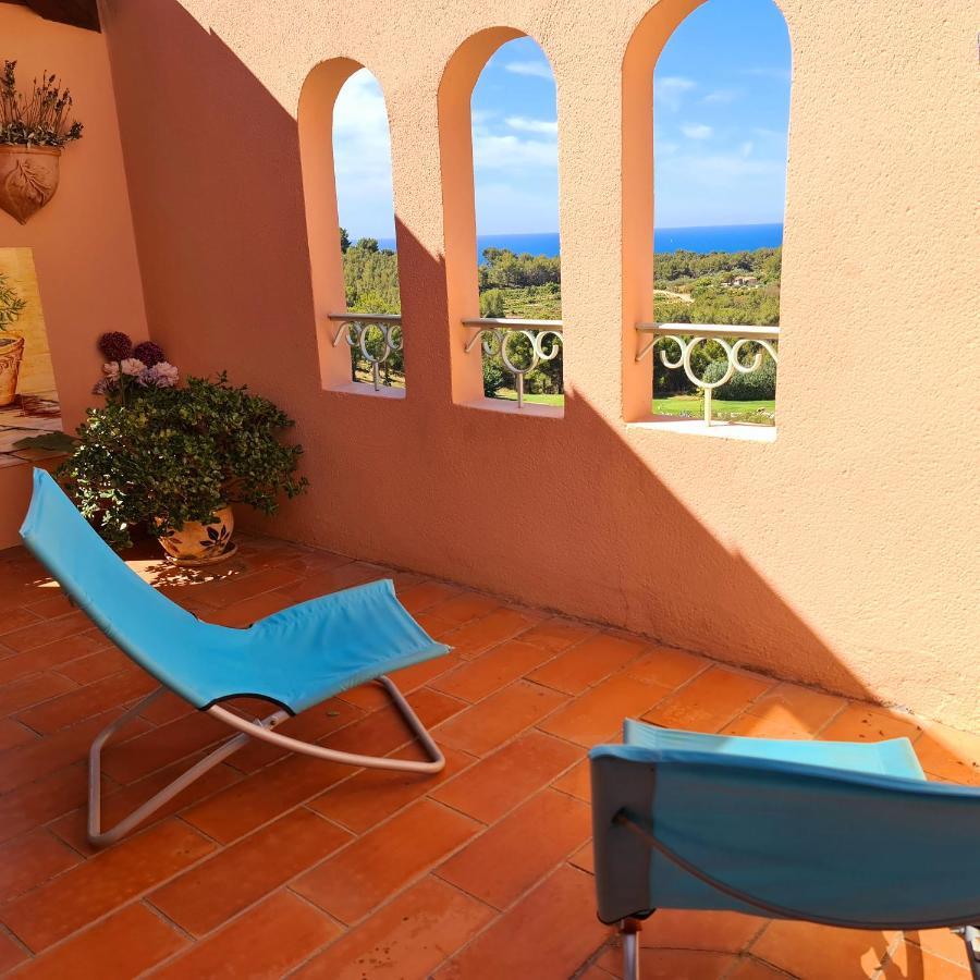 Appartamento Hameau Des Amandiers - Vue Mer, Golf Et Vignes Saint-Cyr-sur-Mer Esterno foto
