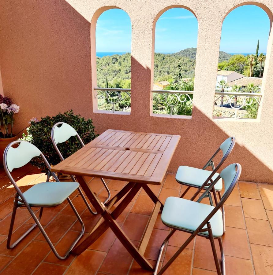 Appartamento Hameau Des Amandiers - Vue Mer, Golf Et Vignes Saint-Cyr-sur-Mer Esterno foto